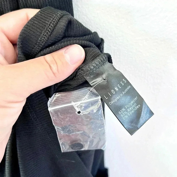 Lioness Angel Romper Black Button Front Ribbed Long Sleeve Size XXL, NWOT - Picture 10 of 11